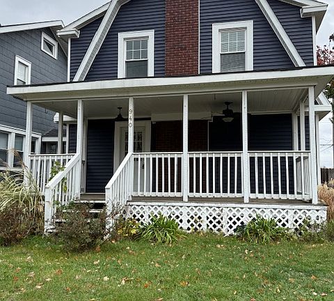 2nd image of 940 S Twyckenham Dr