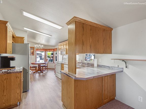 3rd image of 4155 NE Three Mile Ln Unit 42