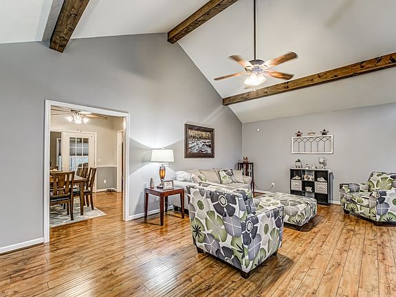 5th image of 568 White Oak Dr