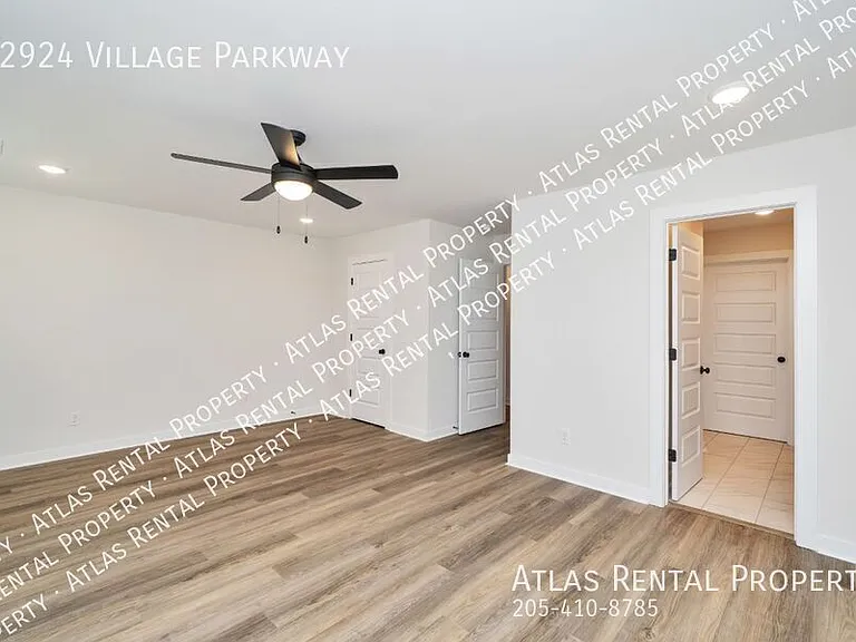 22924 Village Pkwy — Photo 12