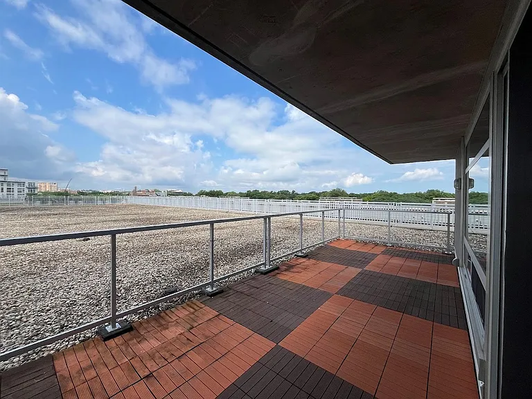 Galaxie High Rise Apartments — Photo 202