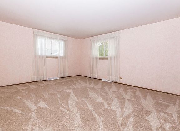 3rd image of 591 Garys Dr
