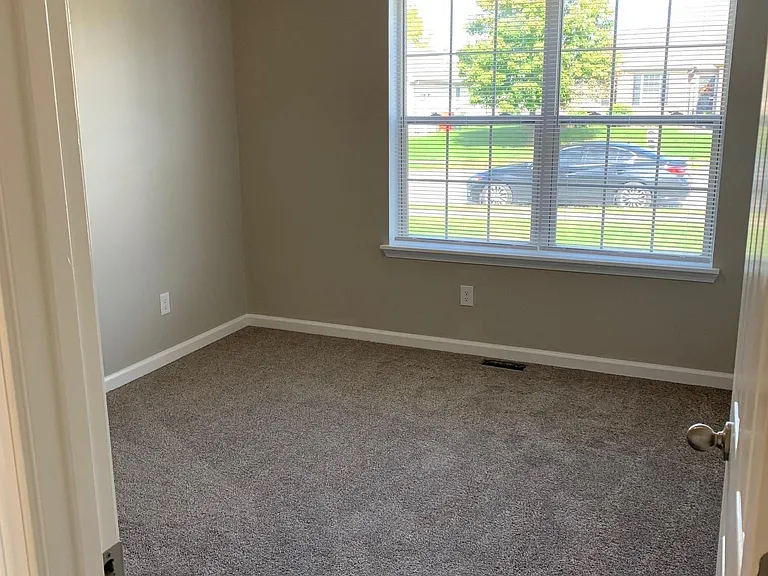 912 Pinoak Dr — Photo 11