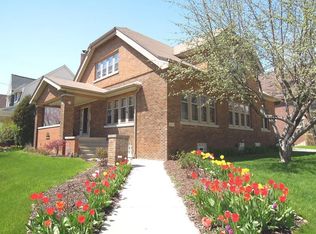 2555 N Maryland Ave, Milwaukee, WI 53211