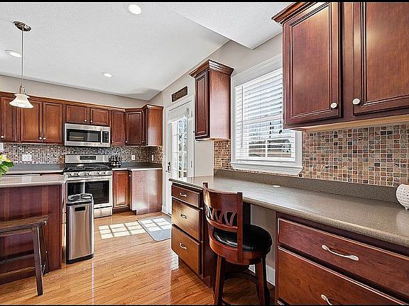 3rd image of 1293 W 1st Ave