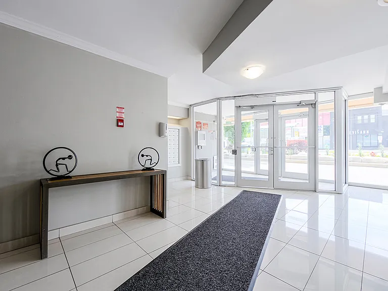 440 Eglinton Ave E — Photo 7