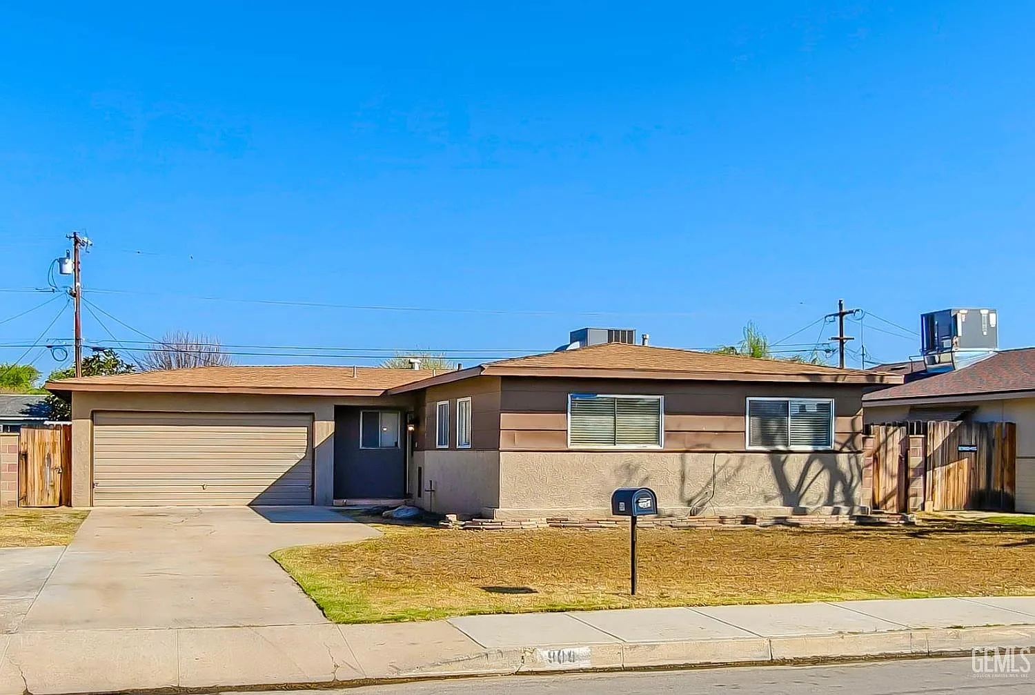 908 Roberts Ln photo 1