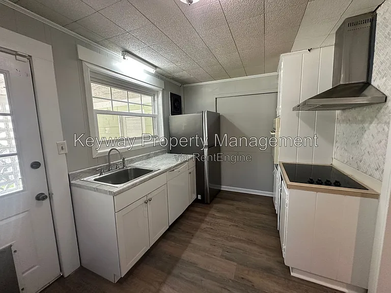 528 Grant Ave — Photo 4