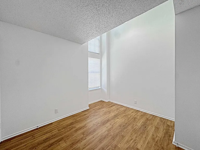 10203 Sunset Field Dr — Photo 16