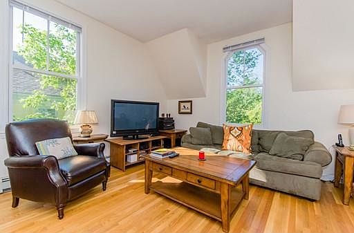 3rd image of 212 Tremont St #2