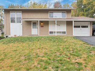 5340 Ville Rosa Ln, Hazelwood, MO 63042