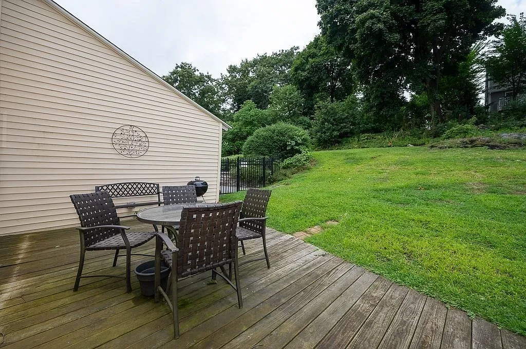 4 bed, 2000 sqft, $3,500 — Photo 3