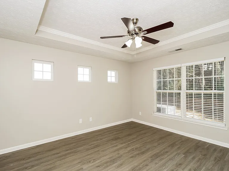 427 Topaz Dr — Photo 10