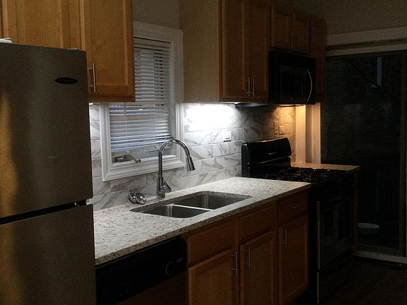 2nd image of 1327 N Ashland Ave