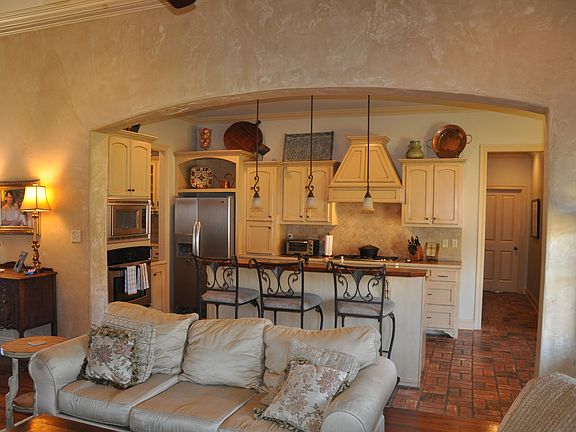 3rd image of 313 Breemen Cir