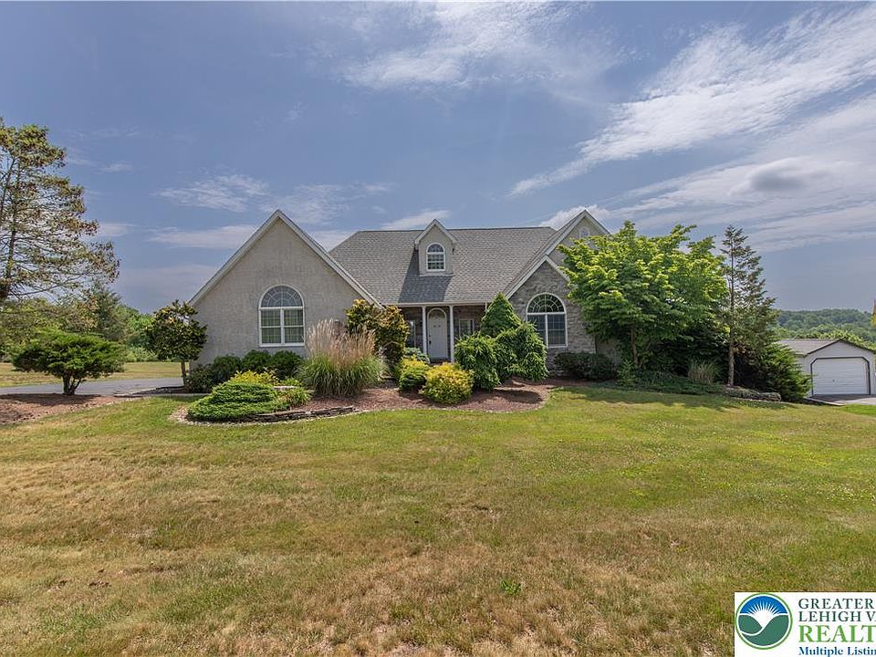 1st image of 4684 York Dr