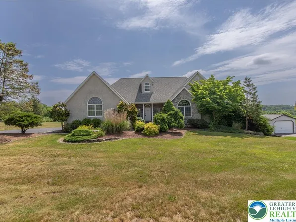 4684 York Dr, Orefield, PA 18069