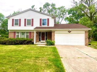30289 Spring River Dr, Southfield, MI 48076