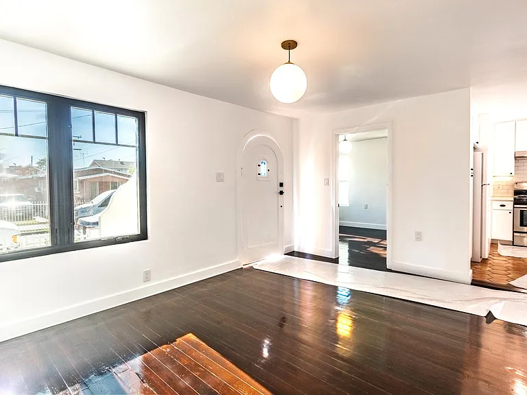 3949 Langford St — Photo 15