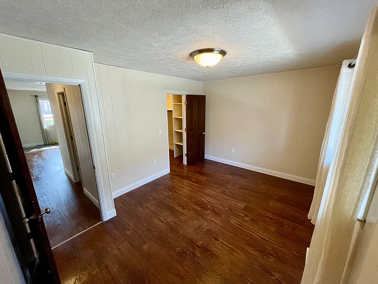 613 & 615 E Brenda Ln #615 — Photo 7