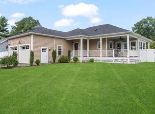 22 Primrose Dr, Warwick, RI 02818