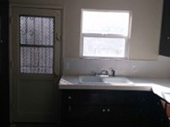 5th image of 350 E Plymouth St APT 1