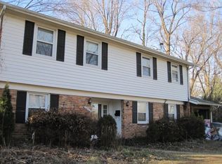 6822 Murray Ln, Annandale, VA 22003
