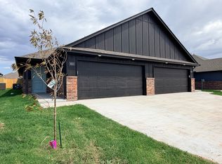 9210 McLendon Ct, Yukon, OK 73099