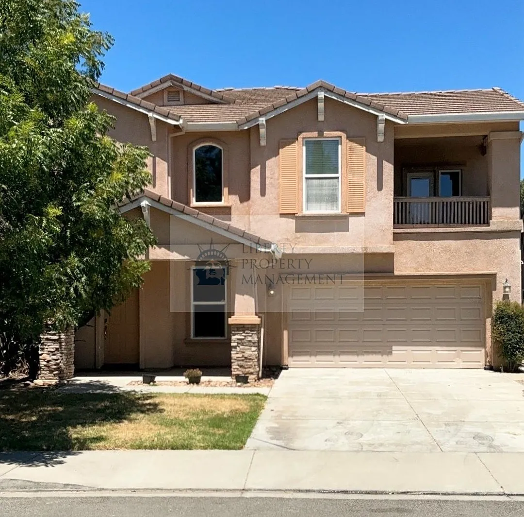 4 bed, 2.5 bath, 2562 sqft, $2,795 — Photo 1