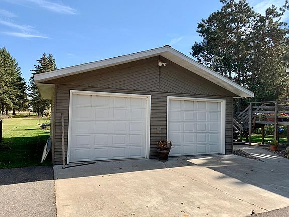 3rd image of 18584 Riverwood Dr