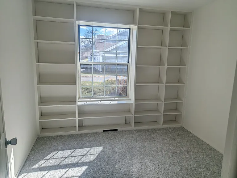 600 Eastview Ct #X1 — Photo 15