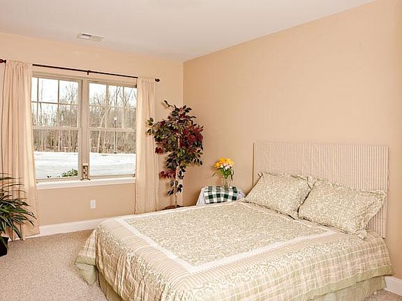 5th image of 61 Stewart Ave Unit 202