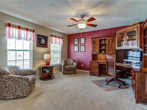 3rd image of 39193 Hawthorne Dr