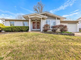 2369 La Cuesta Dr, Florissant, MO 63031