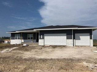 1413 Foxtail Dr, Fairfax, IA 52228