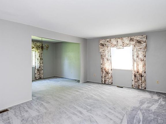 5th image of 712 Bradfield Dr