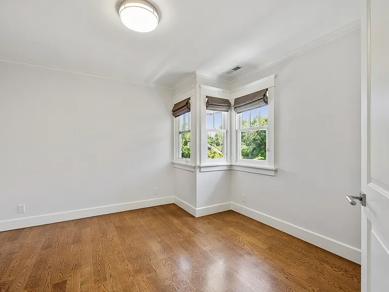 1517 Howard Ave — Photo 46