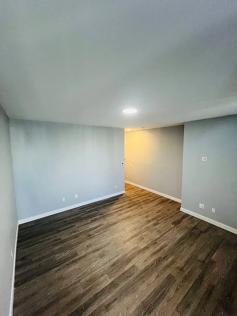 Bright & Spacious 3-Bedroom Apartment with In-Unit Washer/Dryer | Heat & Hot Water Included | Nea... — Photo 4