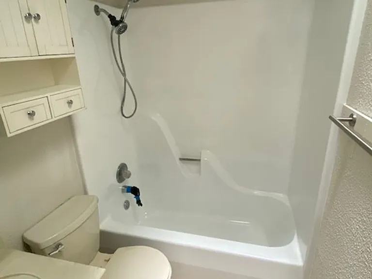 1376 N Oakland Ave #9 — Photo 10