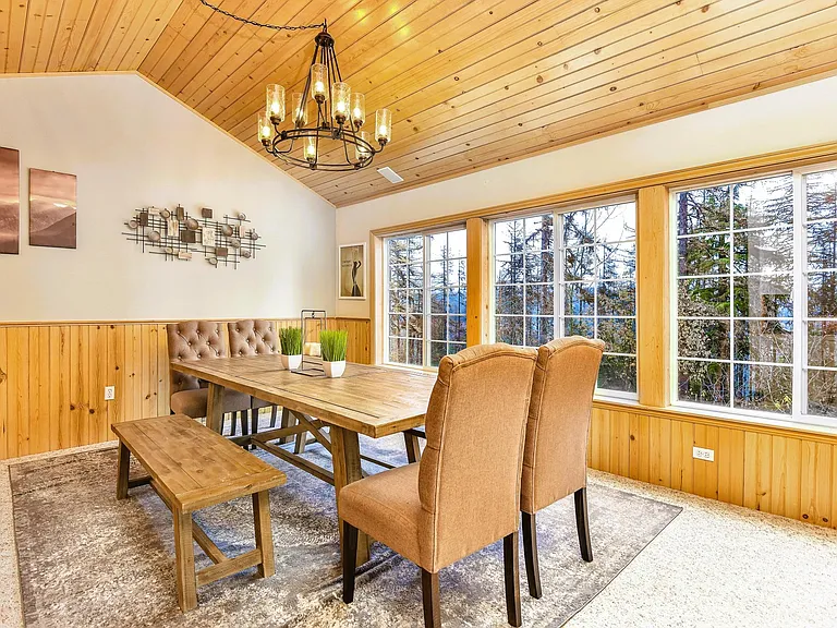 Main dining room with seating for 10