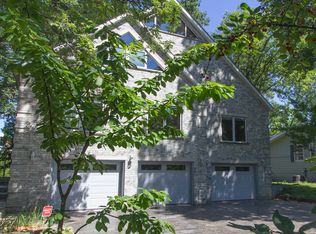 810 Holiday Dr, Sandwich, IL 60548