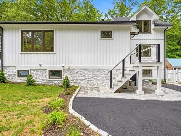 6 Amherst Rd, Hopkinton, MA 01748