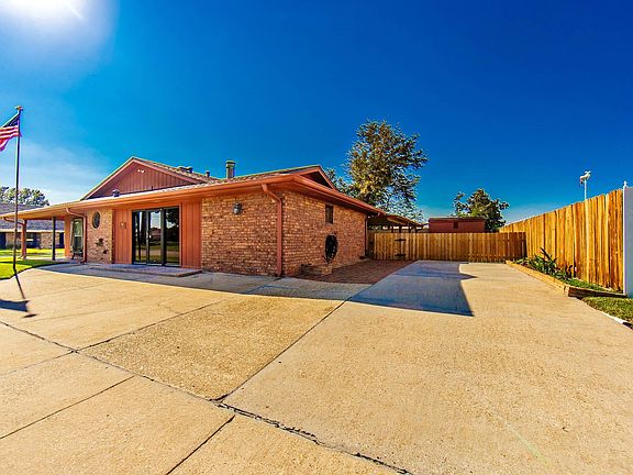 3rd image of 1 Mary Hughes Cir