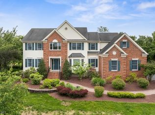 31 Horseshoe Dr, Hillsborough, NJ 08844