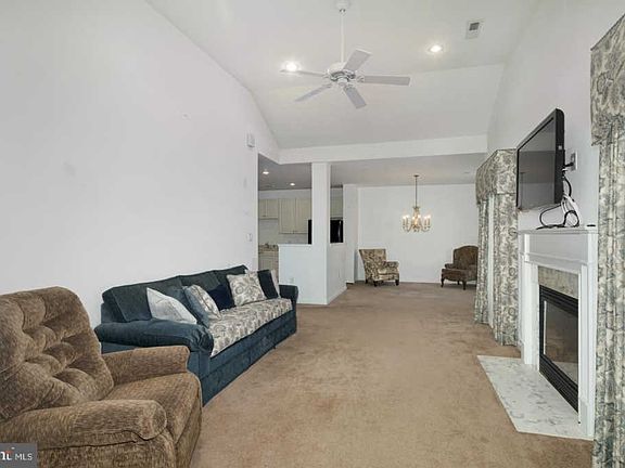 3rd image of 15058 Sunflower Dr