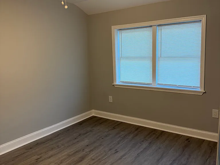 1271 Limit Ave — Photo 6