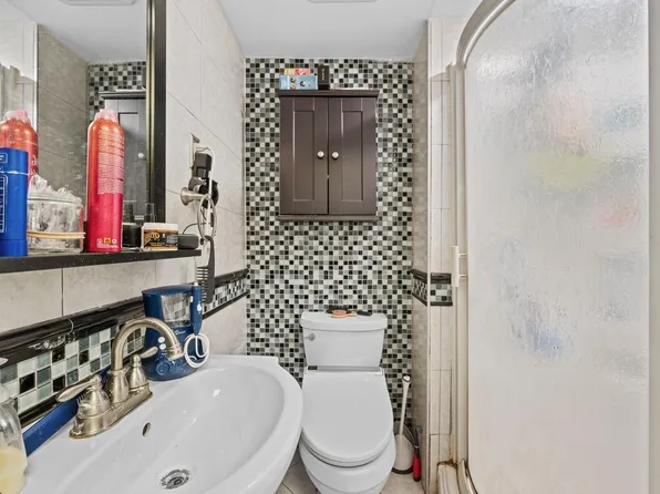 17 Acorn Drive image 30 of 45