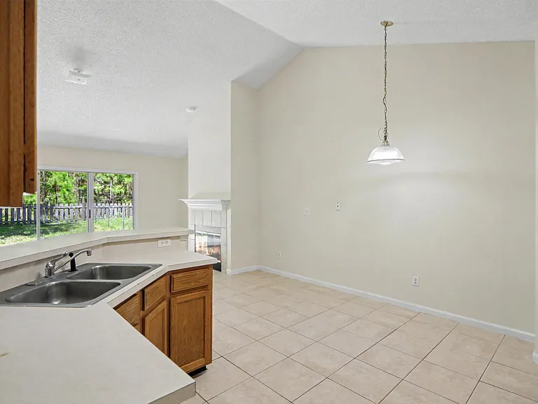 90 Buttonworth Dr #A — Photo 17