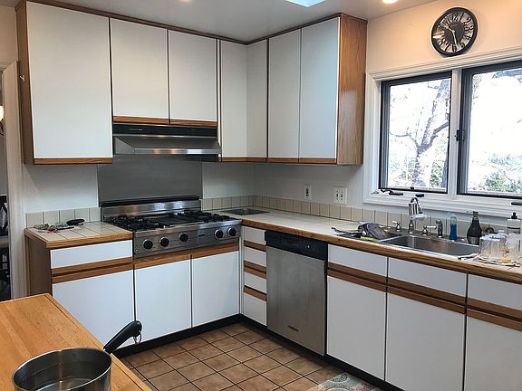 4th image of 901 Carrington Ave SW