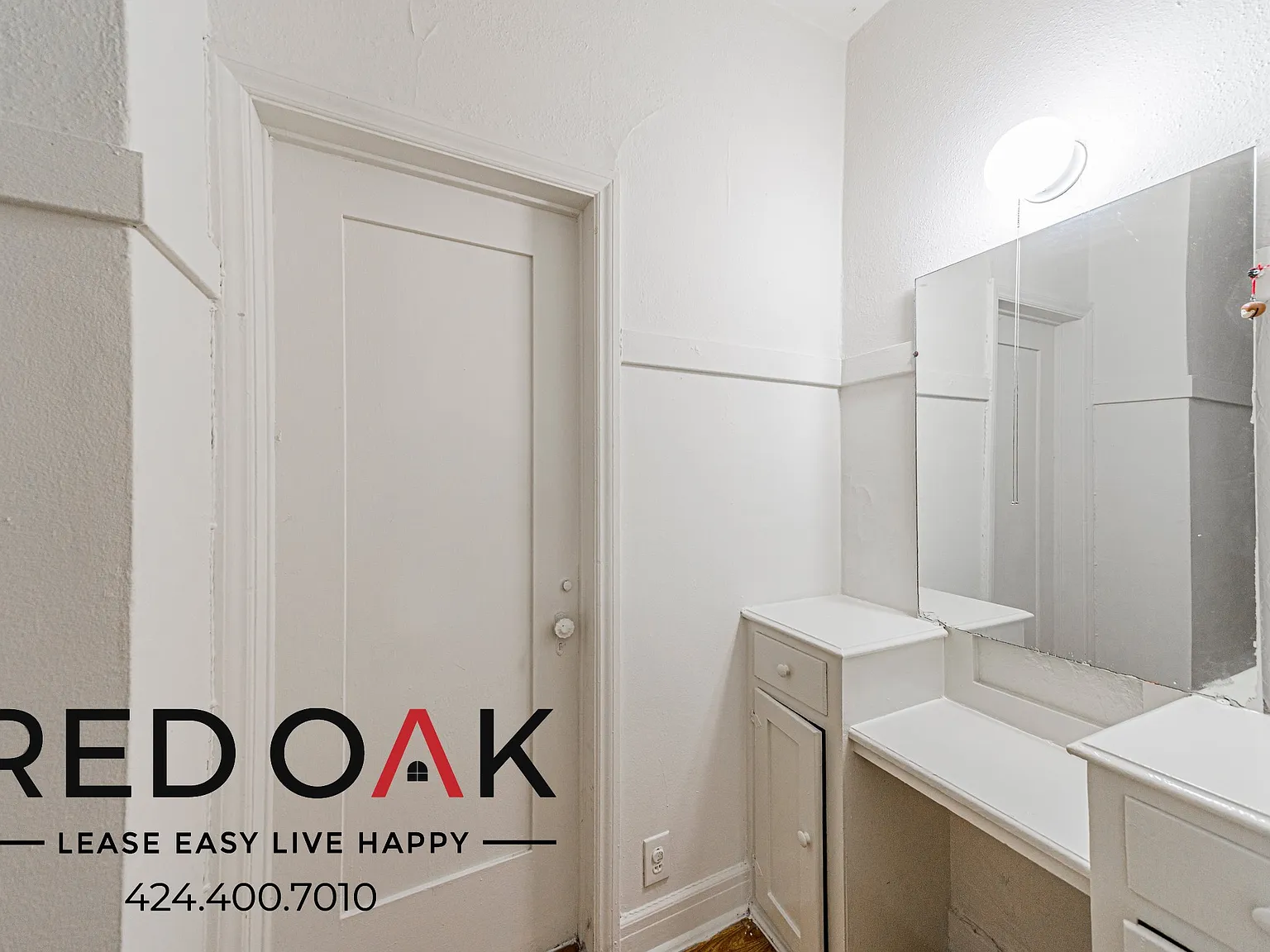 Bright Studio with Open Floor Plan and Hardwood-Style Floors ~ In Koreatown! — Photo 3